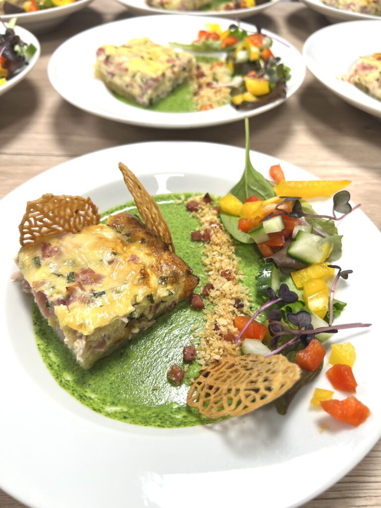 Am 4. November 2025 war es wieder soweit – der Clubaustria Hannover traf sich zum gemeinsamen Kochen in der FABI. Unter der kreativen Leitung von David, unserem großartigen Koch 👨🍳, entstand erneut ein kulinarisches Highlight, das uns alle begeisterte.